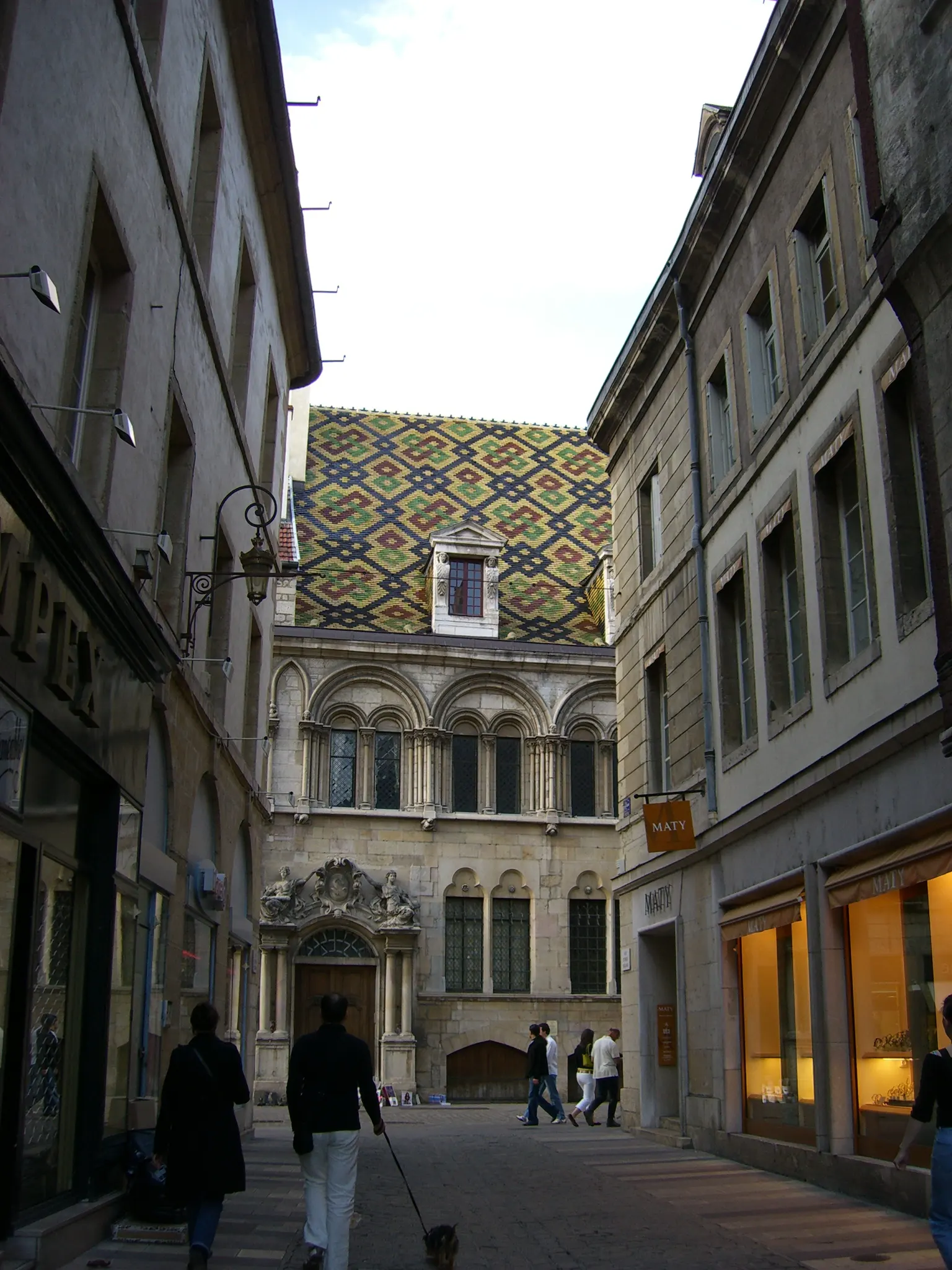 2006 Jun - Hôtel Aubriot, a Burgundian glazed tile roof - Dijon